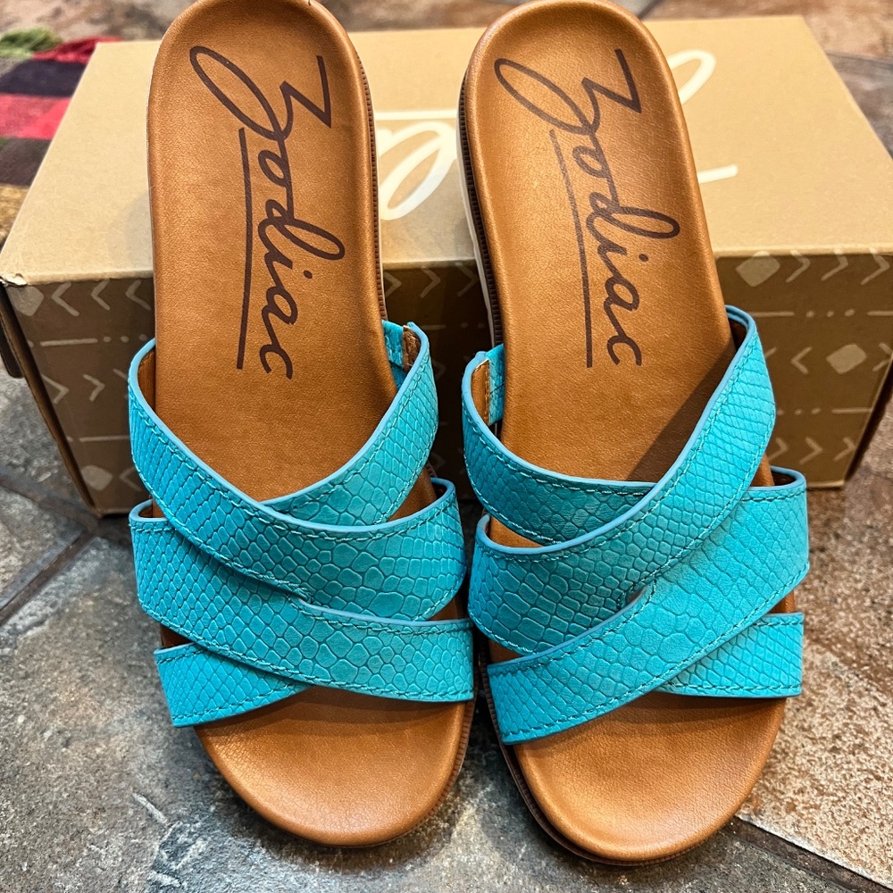 NWT Zodiac Naila All-Leather Slide Sandals, Azure, size 7